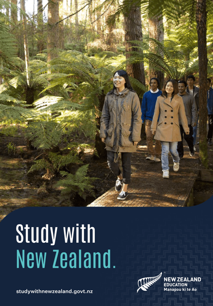 숲길을 걸으며 자연 학습을 하는 학생들과 Study with New Zealand 문구가 있는 안내 자료