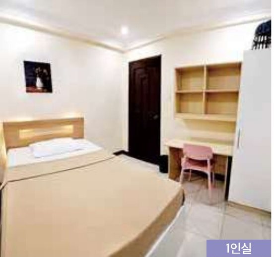 CG 스파르타 캠퍼스 1인실의 침대, 책상, 책장